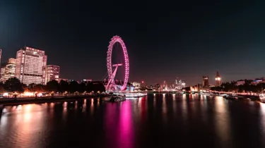 a picture of the London eye at night